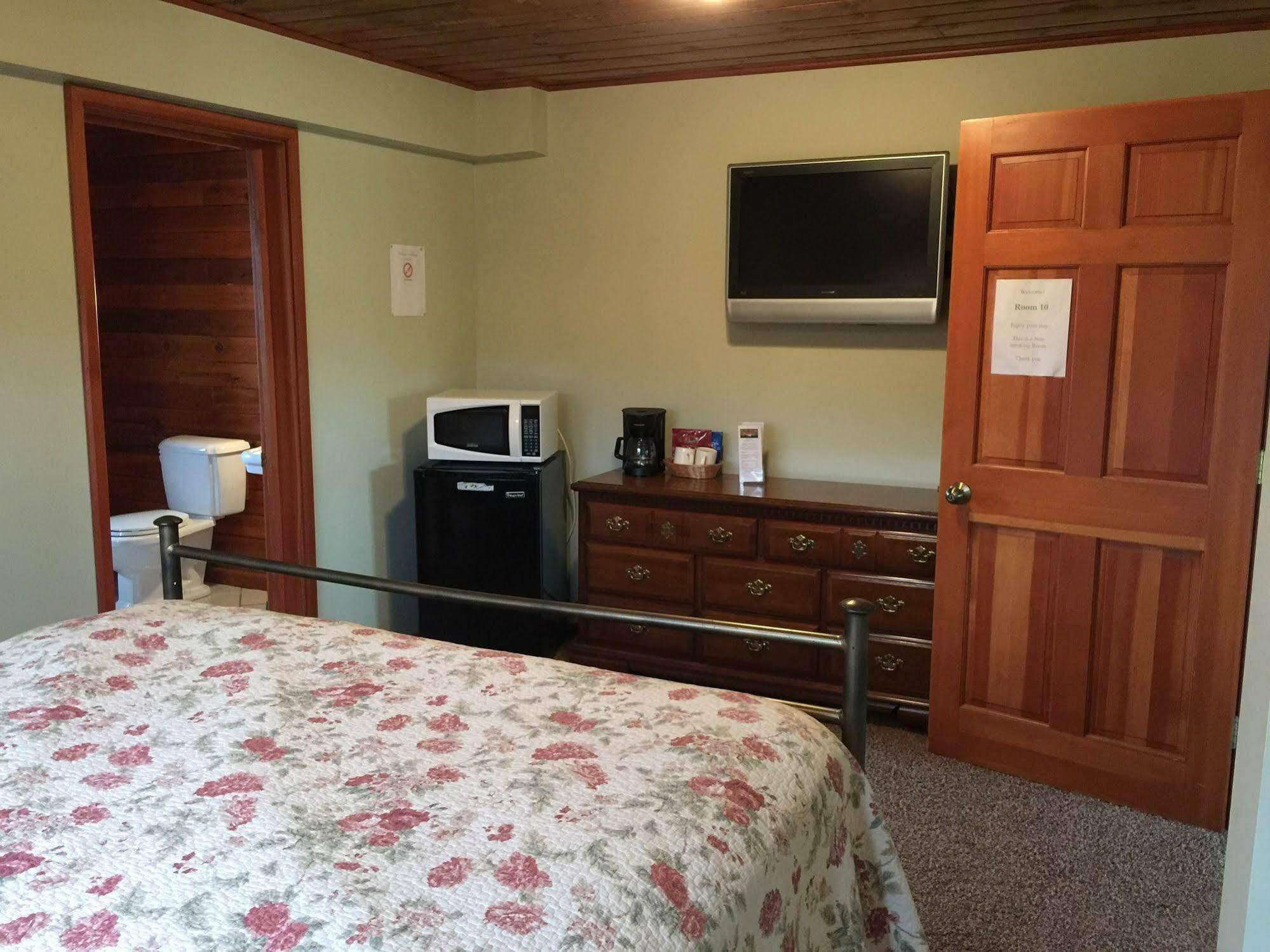 Whistling Swan Motel East Glacier Park Village Exterior foto